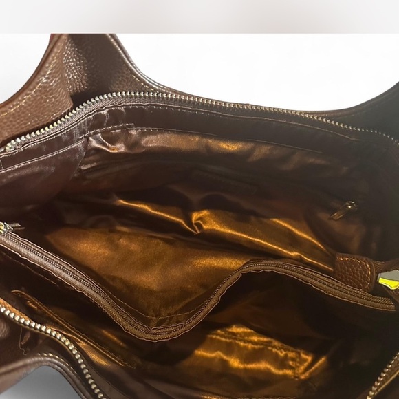 NWOT Luxurious Brown Leather Shoulder Bag with Classic Craftsmanship - Picture 3 of 4
